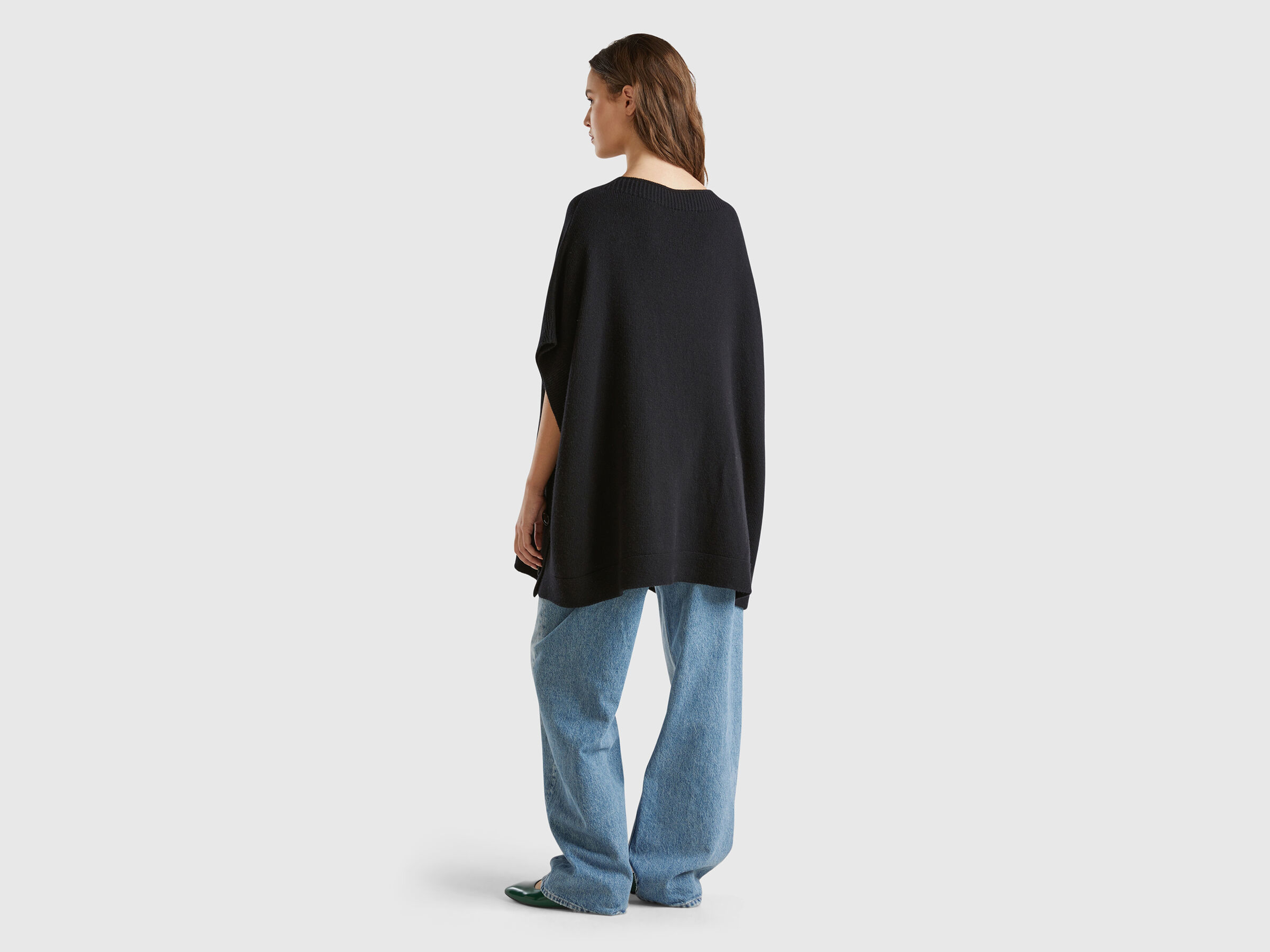 CAPE Mujer image number 2